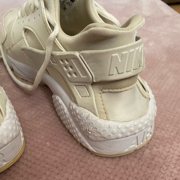 Cream Nike Huarache Sneakers - Picture 8 of 9